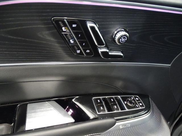 2024 Cadillac LYRIQ Luxury 2