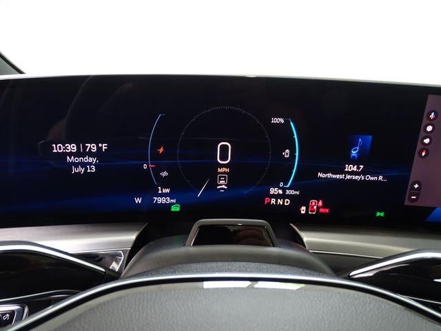2024 Cadillac LYRIQ Luxury 2
