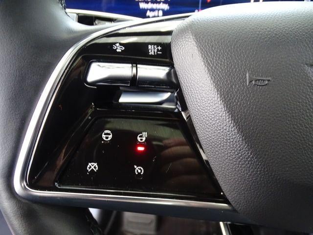 2024 Cadillac LYRIQ Luxury 3