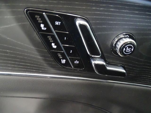 2024 Cadillac LYRIQ Luxury 3
