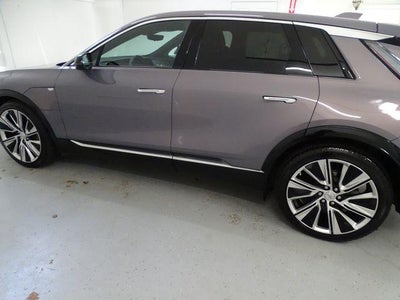 2025 Cadillac LYRIQ Luxury 3