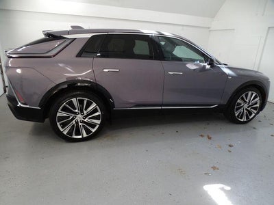 2025 Cadillac LYRIQ Luxury 3