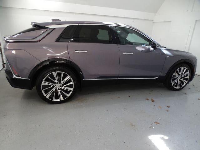 2025 Cadillac LYRIQ Luxury 3