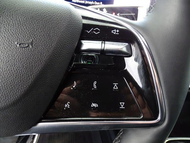 2025 Cadillac LYRIQ Luxury 3