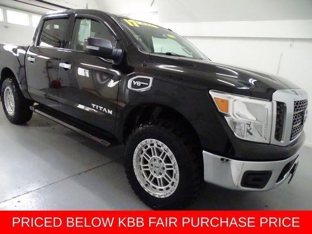 2017 Nissan TITAN SV