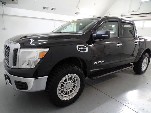 2017 Nissan TITAN SV