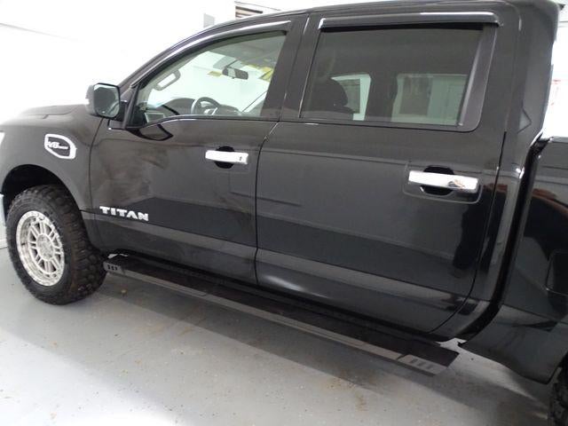 2017 Nissan TITAN SV