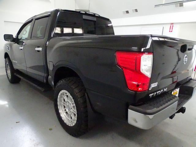 2017 Nissan TITAN SV