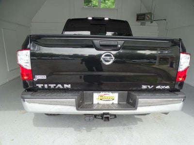 2017 Nissan TITAN SV