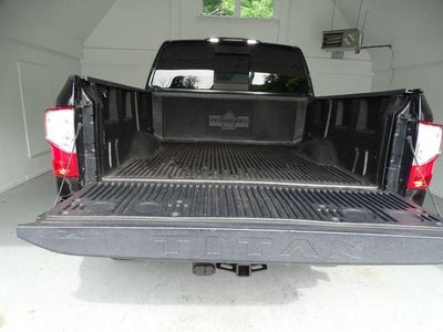 2017 Nissan TITAN SV