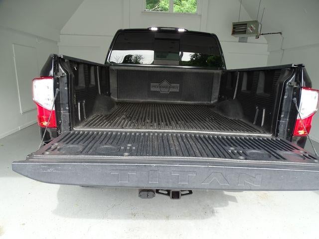 2017 Nissan TITAN SV