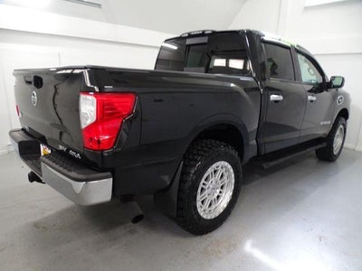 2017 Nissan TITAN SV