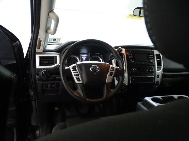 2017 Nissan TITAN SV