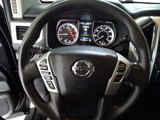 2017 Nissan TITAN SV