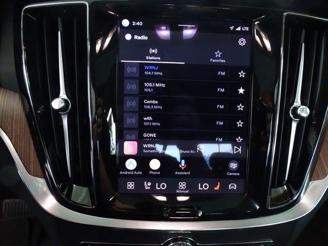 2024 Volvo S60 Plus Dark Theme