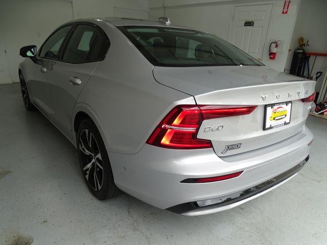2024 Volvo S60 Plus Dark Theme