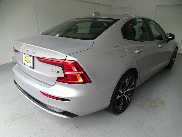 2024 Volvo S60 Plus Dark Theme