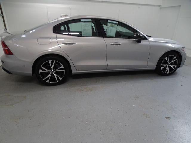 2024 Volvo S60 Plus Dark Theme