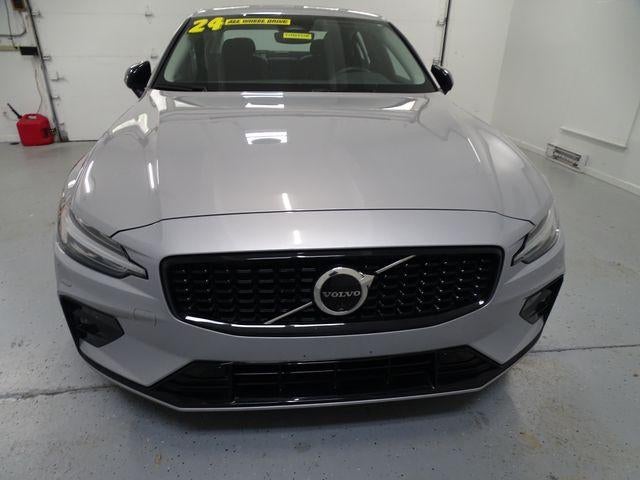 2024 Volvo S60 Plus Dark Theme