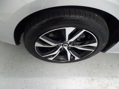 2024 Volvo S60 Plus Dark Theme