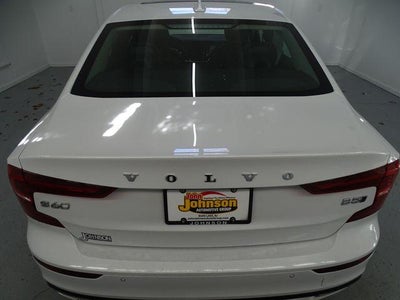 2022 Volvo S60 Momentum