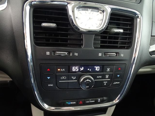 2013 Chrysler Town & Country Touring