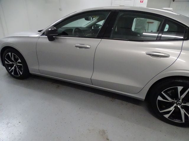 2024 Volvo S60 B5 Plus Dark Theme