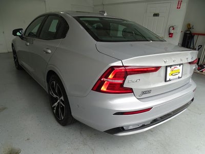 2024 Volvo S60 B5 Plus Dark Theme