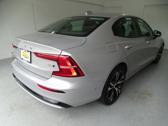 2024 Volvo S60 B5 Plus Dark Theme