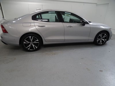 2024 Volvo S60 B5 Plus Dark Theme
