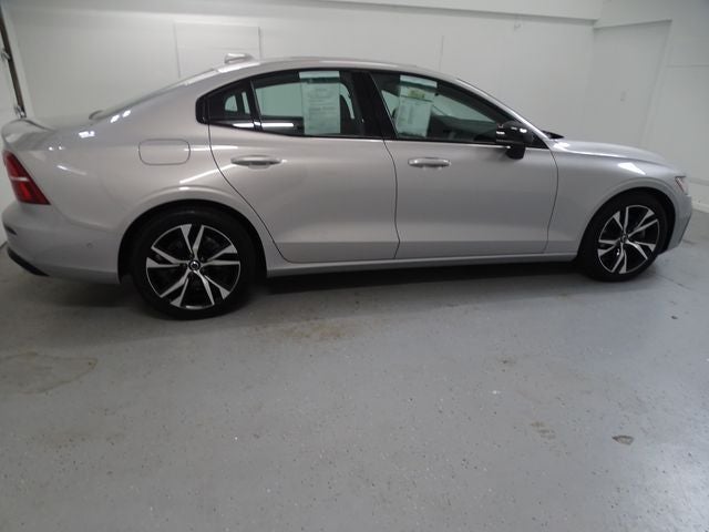 2024 Volvo S60 B5 Plus Dark Theme