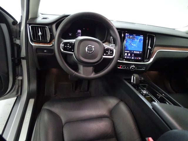 2024 Volvo S60 B5 Plus Dark Theme