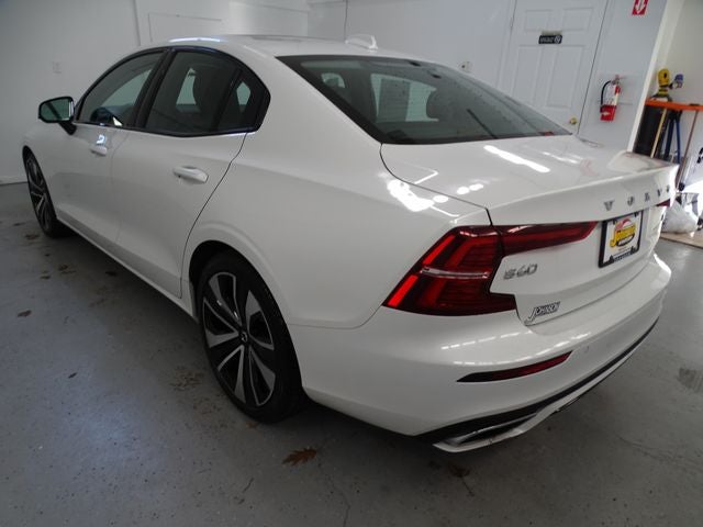 2022 Volvo S60 B5 Momentum