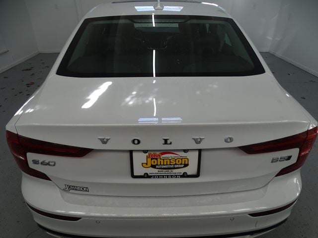 2022 Volvo S60 B5 Momentum