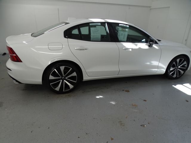 2022 Volvo S60 B5 Momentum