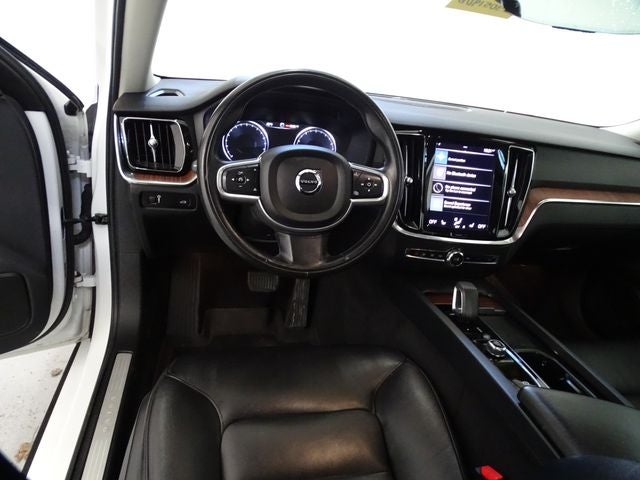 2022 Volvo S60 B5 Momentum