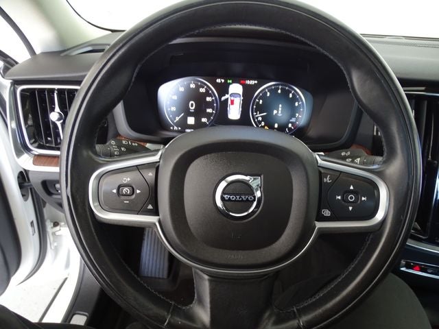 2022 Volvo S60 B5 Momentum